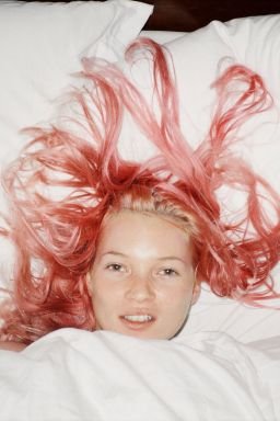 Juergen-Teller,-Young-Pink-Kate-London-1998