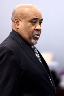 Duane Davis stands in the courtroom before closing arguments in his murder trial, related to the 1996 killing of rapper Tupac Shakur, in Clark County District Court at the Regional Justice Center in Las Vegas, Nevada, U.S., August 31, 2026.  REUTERS/Steve Marcus/Pool 