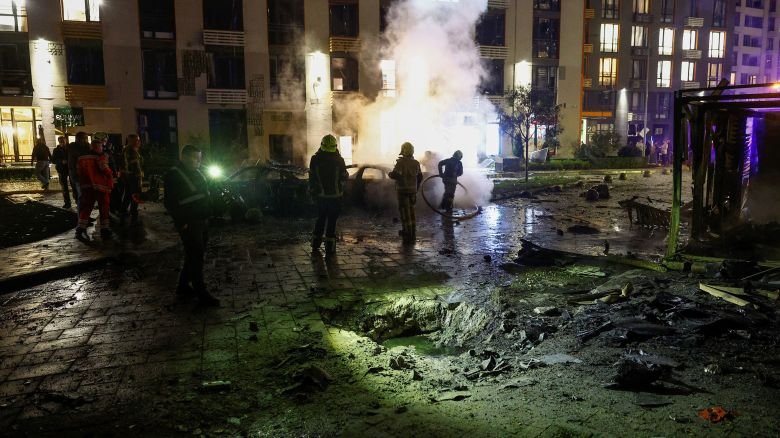Emergency employees work at the site of a residential area damaged during a Russian drone strike, amid Russia's attack on Ukraine, in Kyiv, Ukraine October 12, 2026. REUTERS/Valentyn Ogirenko
