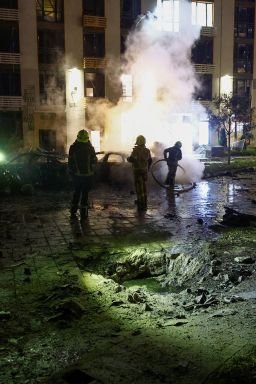 Emergency employees work at the site of a residential area damaged during a Russian drone strike, amid Russia's attack on Ukraine, in Kyiv, Ukraine October 12, 2026. REUTERS/Valentyn Ogirenko