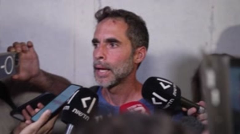 Assaf Rajuan tells CNN’s Jeremy Diamond that passengers and crew quickly restrained the attacker while two off-duty British pilots helped stabilize and land the aircraft after the pilot was stabbed.