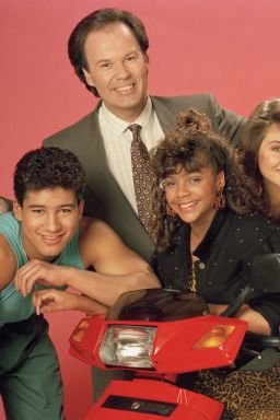SAVED BY THE BELL -- Season 2 -- Pictured: (l-r) Mario Lopez as Alabert Clifford 'A.C.' Slater, Dennis Haskins as Mr. Richard Belding, Lark Voorhies as Lisa Turtle, Tiffani Thiessen as Kelly Kapowski, Elizabeth Berkley as Jessie Spano, Mark-Paul Gosselaar as Zachary 'Zach' Morris, Dustin Diamond as Screech Powers -- Photo by: NBCU Photo Bank