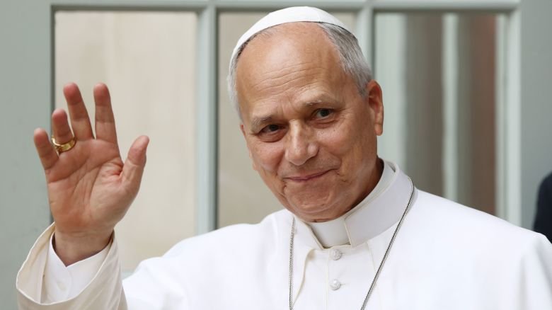 PARIS, FRANCE - SEPTEMBER 26:  Pope Leo XIV greets faithful during his visit to the Catholic Institute of Paris on September 26, 2026 in Paris, France. Pope Leo XIV is making his first official visit to France from September 25-28 with stops in Paris, Lourdes, and Metz. While in Paris, the pontiff's agenda includes a meeting with French President Emmanuel Macron, a prayer service at Notre-Dame Cathedral, and an open-air mass along the Champs-Élysées, among other engagements. The trip marks the first papal visit to the European country since Benedict XVI visited in 2008. (Photo by Tom Nicholson/Getty Images)