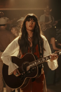 A still from Ella Langley's music video for "Choosin' Texas."